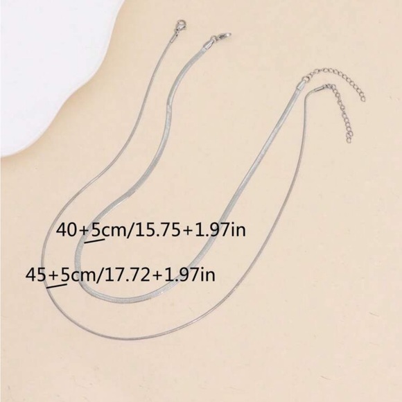 Silver layered necklace - Picture 2 of 2